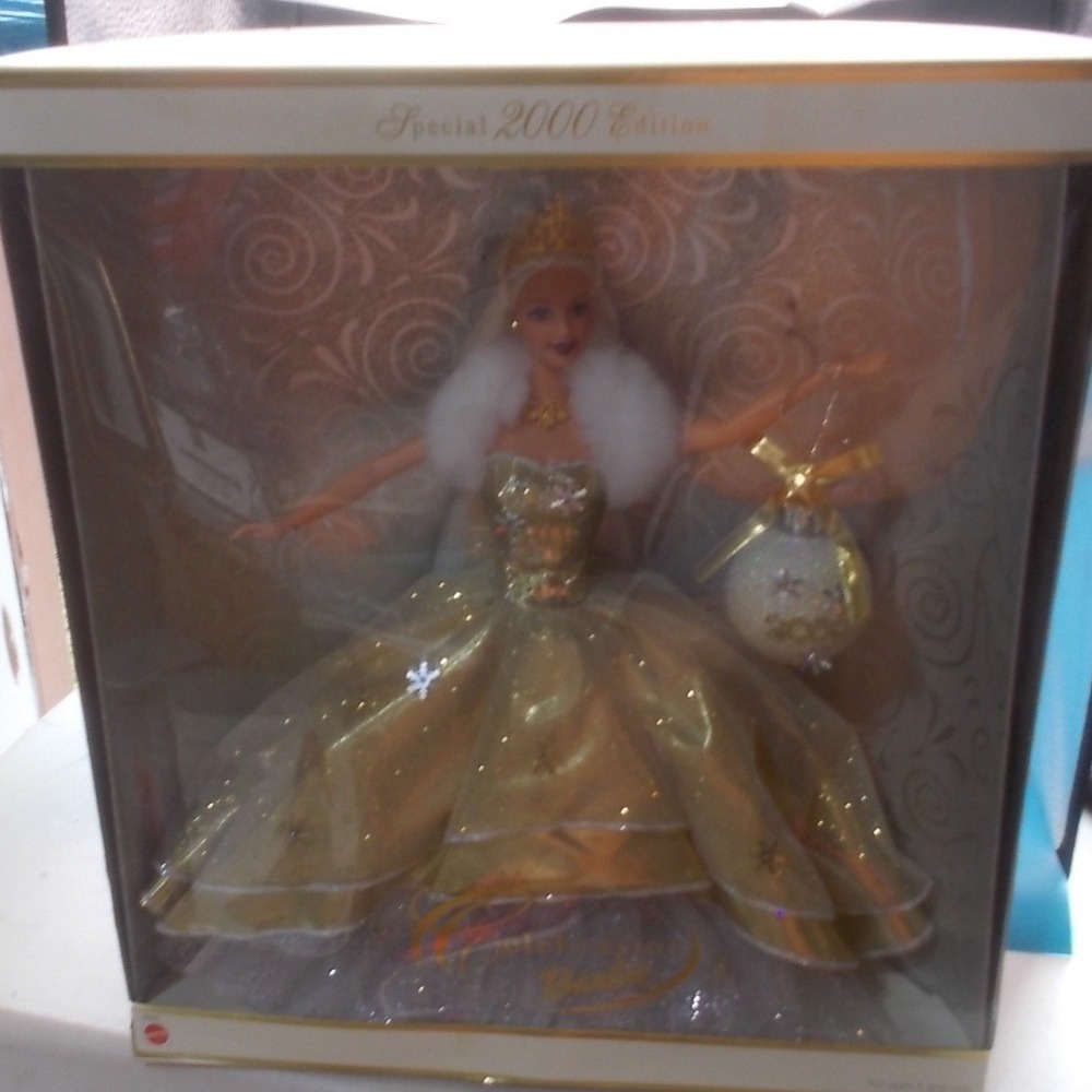 Mattel Celebration Barbie Special 2000 Edition Holiday Doll Gold Gown 28269